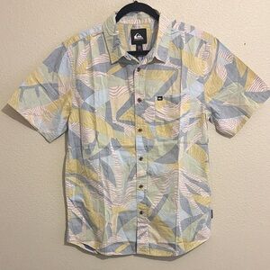 Quiksilver Men's Apero Organic Button Down Shirt Vintage Looking Hawaiian Vacay